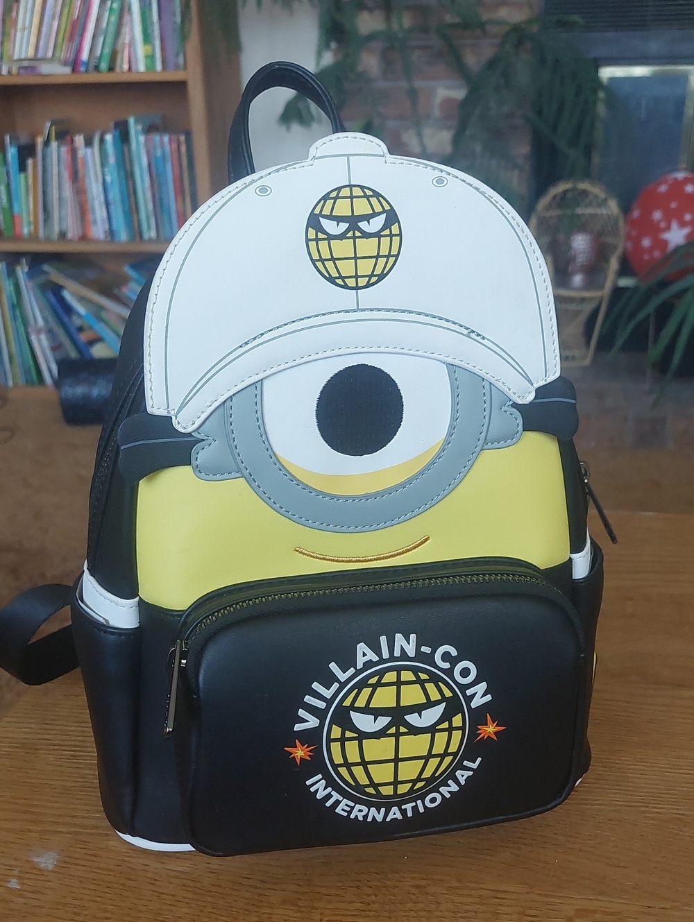 Universal Studios Exclusive - Loungefly® Villain-Con Minion Mini Backpack